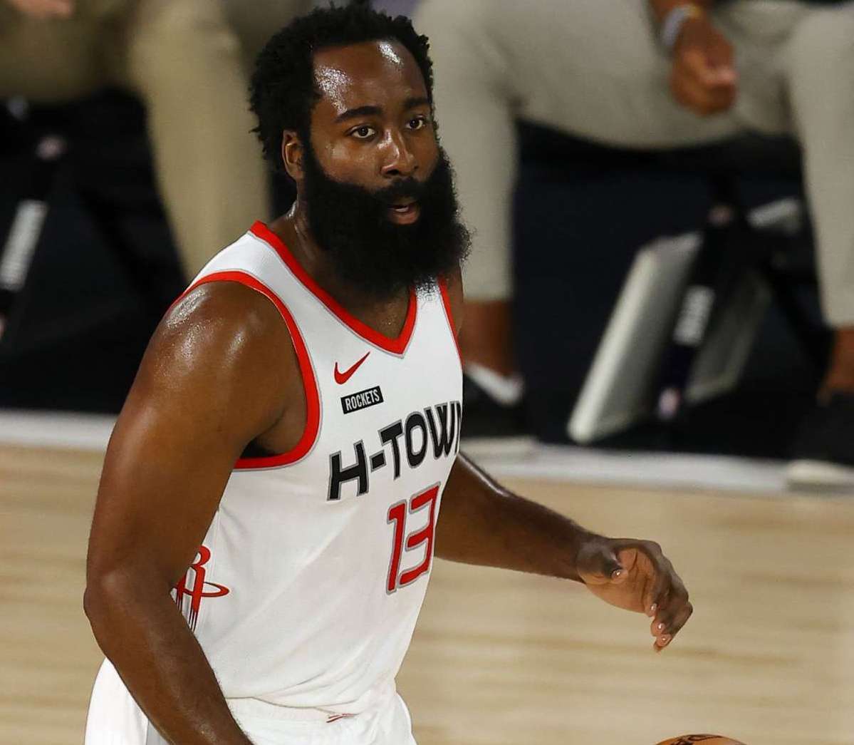 更是在观察 更是在观察